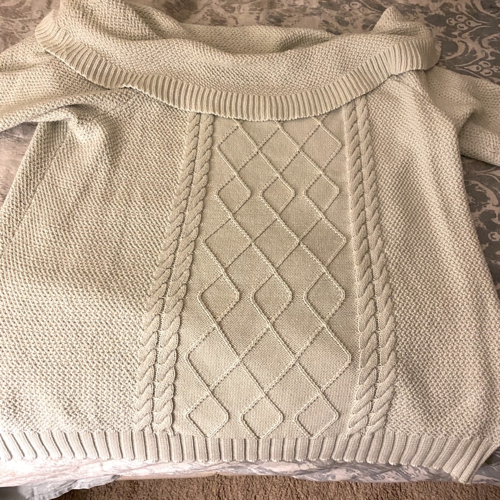 Boatneck Sweater 3/4 inch sleeves